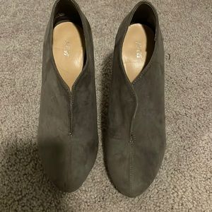 Apt. 9 size 6.5 Gray Booties